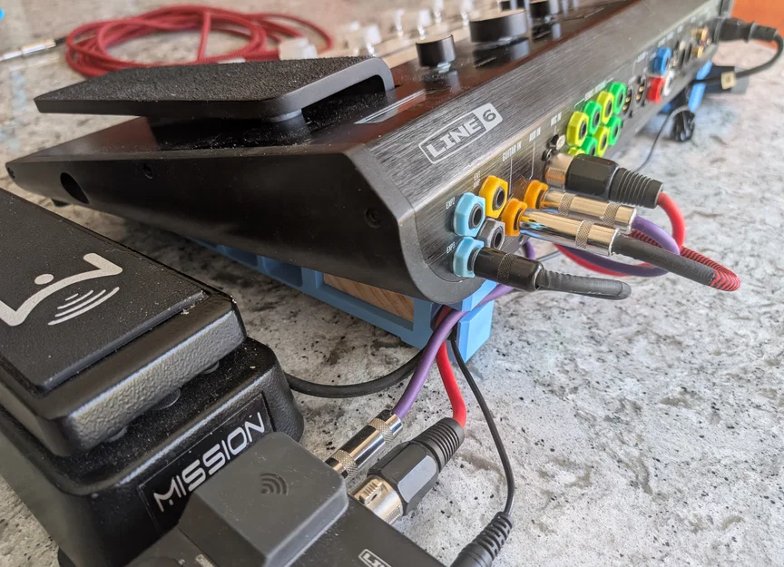 Đế nâng Line6 Helix (Line6 Helix Riser) - Image 1