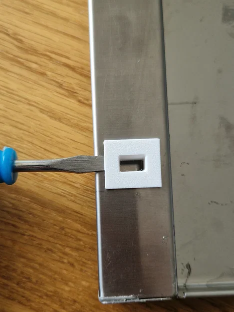 Kẹp giữ tấm ốp máy hút mùi Ikea Luftig/Whirlpool - Image 5