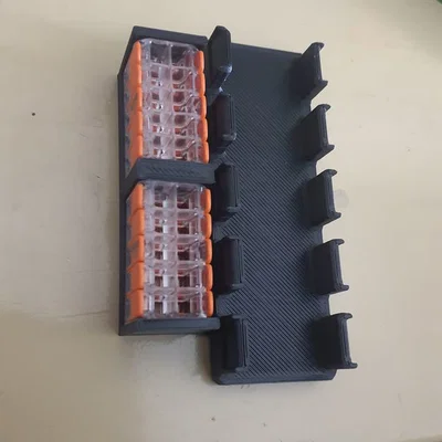 Ngàm dẫn cáp RatRig VCore 4 kèm giá đỡ Wago 221-420 gọn gàng