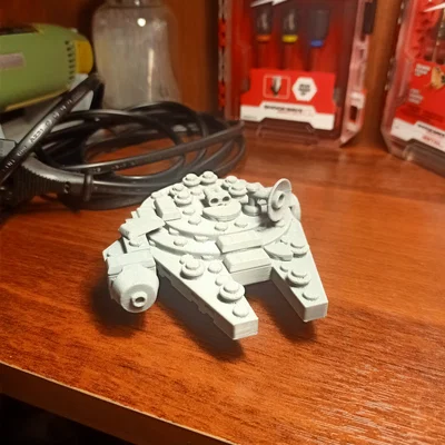 Mô hình Lego Millennium Falcon in 3D nguyên khối độc đáo