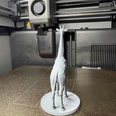 Tượng Hươu Cao Cổ Low Poly – Mô hình in 3D trang trí bàn làm việc