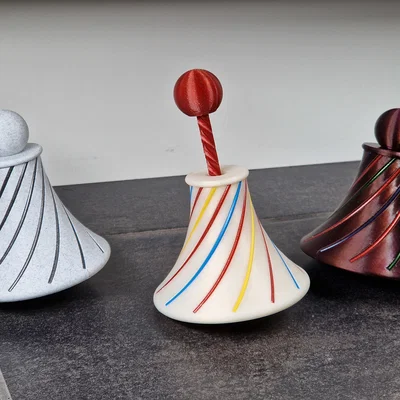 Con quay nhỏ xinh (Small spinning top) với cơ chế đẩy