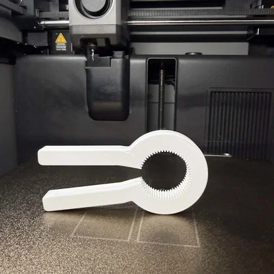 Dụng cụ mở nắp chai PET công thái học – Cầm nắm dễ dàng