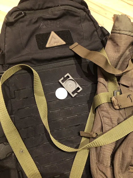 Ngàm gắn Apple AirTag cho hệ thống MOLLE và dây đai 25mm - Image 2