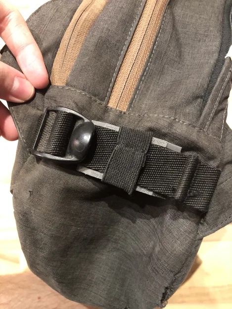 Ngàm gắn Apple AirTag cho hệ thống MOLLE và dây đai 25mm - Image 3