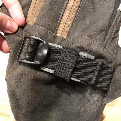 Ngàm gắn Apple AirTag cho hệ thống MOLLE và dây đai 25mm