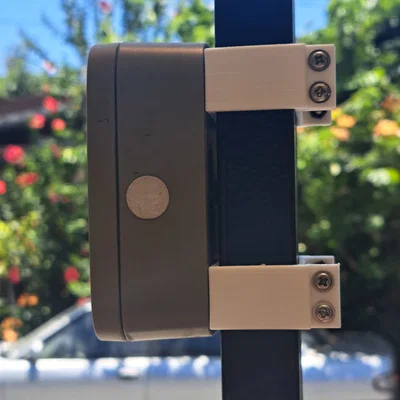 Ngàm gắn RAK Unify Enclosure trên thanh 1x2" theo chiều dọc