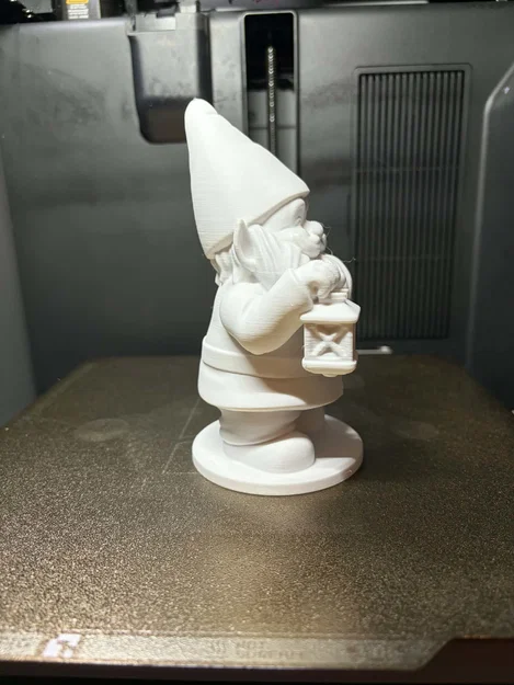 Chú Lùn Giữ Đèn Ấm Cúng – Mô Hình Trang Trí Chi Tiết - Image 3