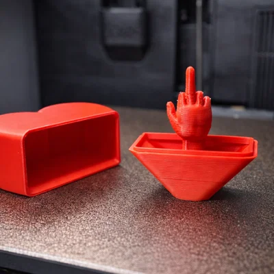 Ống Đựng Đồ Để Bàn Hình Ngón Tay Thối - Mẫu In 3D Hài Hước