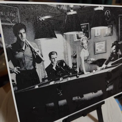 Elvis và những người bạn đang chơi bi-a (Hue Forge)