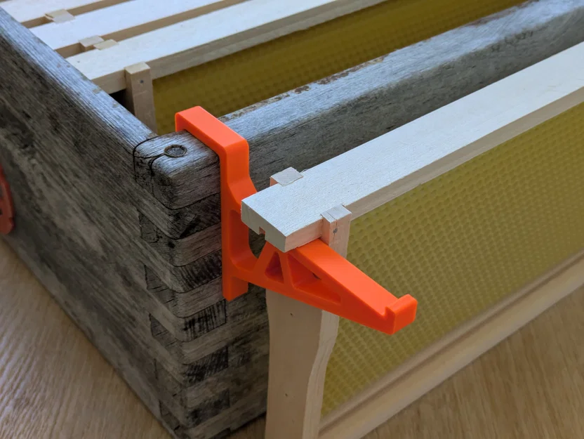 Móc treo khung cầu ong 25 mm - Hỗ trợ kiểm tra đàn ong dễ dàng - Image 2