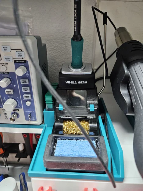 Đế giữ máy hàn Yihua 982 III tiện lợi cho bàn làm việc - Image 1