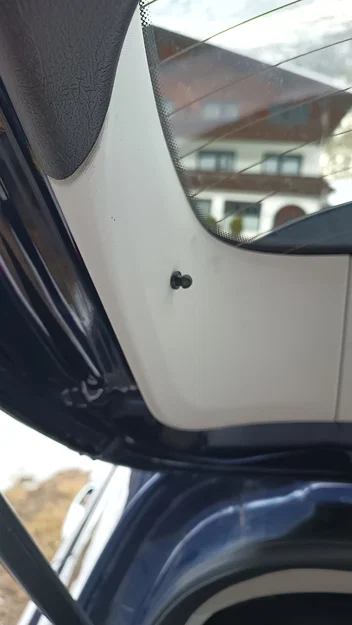 Chốt giữ tấm chắn cốp cho xe FIAT TIPO 2016 - Image 1