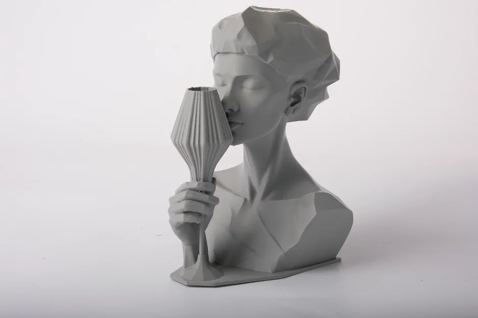 Tượng điêu khắc người phụ nữ hình học với chiếc ly - Image 3