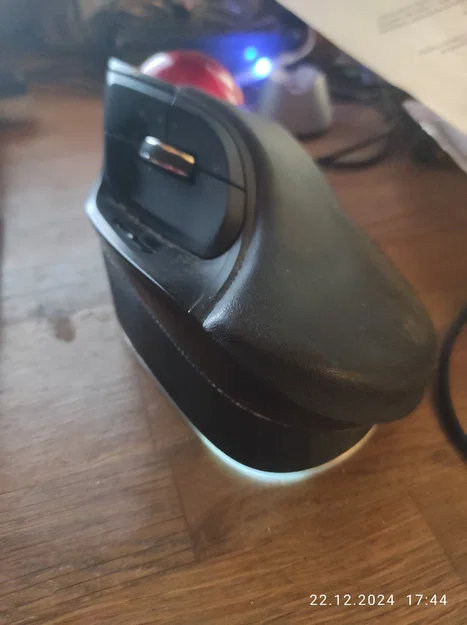 Đế kê rỗng 20 độ cho Elecom Huge Wired (có thể lấy bi ra dễ dàng) - Image 2