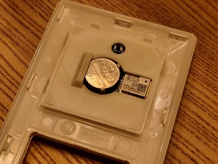 Khung ốp cảm biến nhiệt độ KCTW1Z-02 gắn tường Legrand Valena Life - Image 3