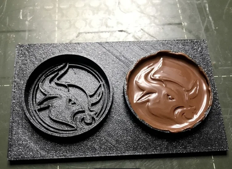 Khuôn đổ chocolate - Phiên bản logo Bò Tót - Image 2