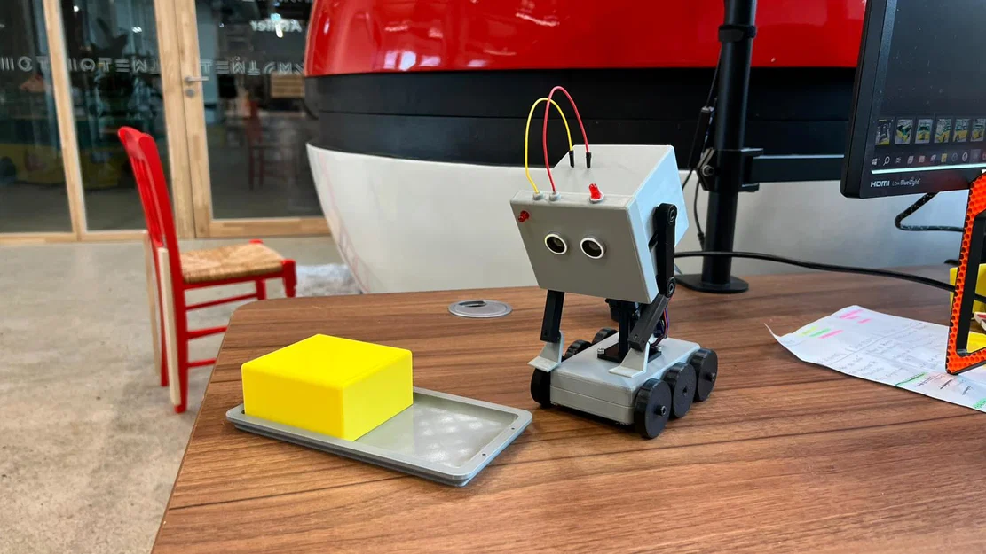 Mô hình Robot Otto Pass the Butter - Image 4