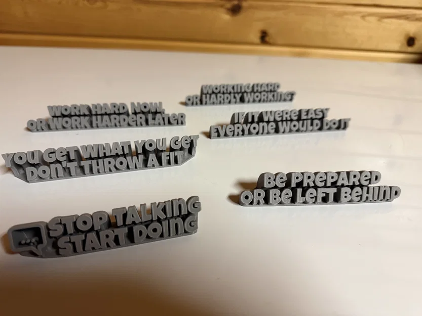 Biển tên để bàn Working Hard or Hardly Working độc đáo - Image 2