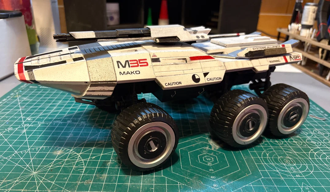 Mô hình Mako từ Mass Effect (bản remix in resin kèm bộ decal) - Image 4
