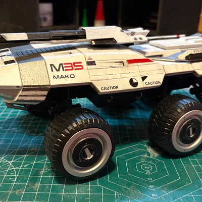 Mô hình Mako từ Mass Effect (bản remix in resin kèm bộ decal)