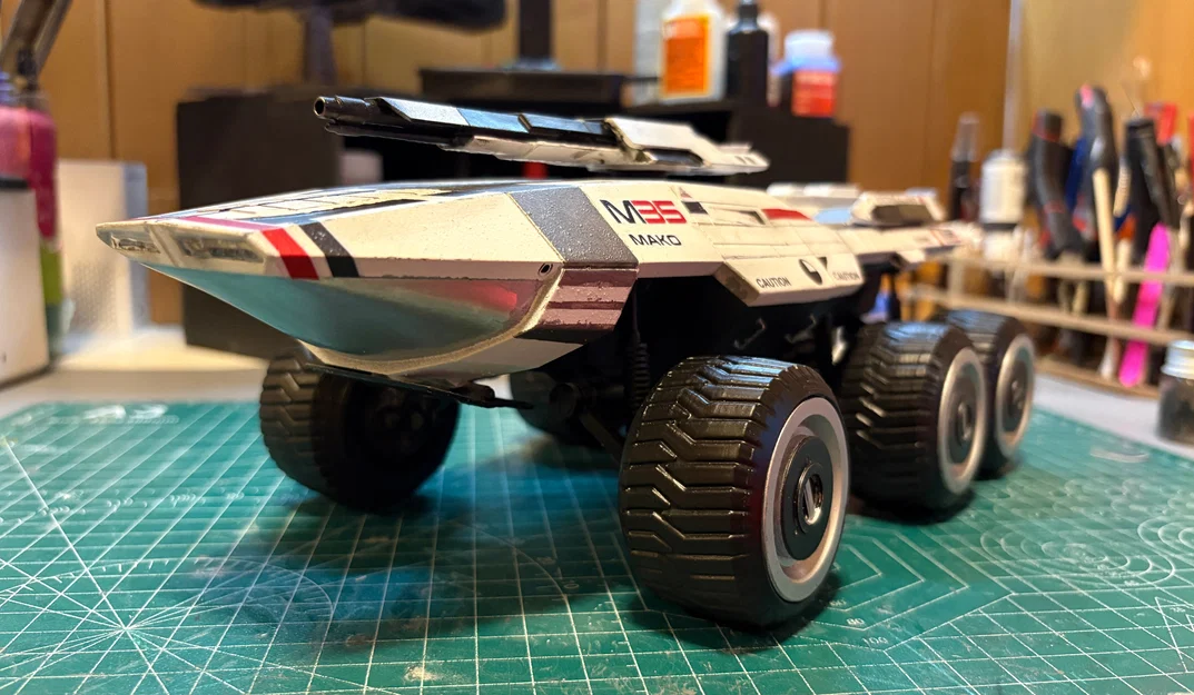 Mô hình Mako từ Mass Effect (bản remix in resin kèm bộ decal) - Image 6