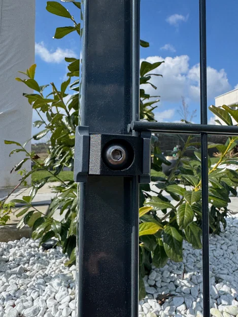 Kẹp Cố Định Hàng Rào Lưới Thép (Doppelstabmatten) Bền Chắc - Image 1