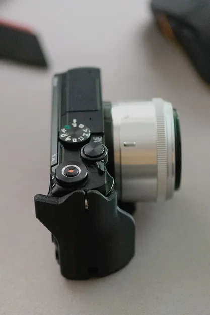 Grip mỏng gọn kèm đế Tripod cho Nikon 1 J5 - Image 3