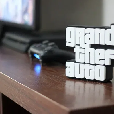 Mô hình trang trí logo Grand Theft Auto (GTA) cho góc máy game thủ