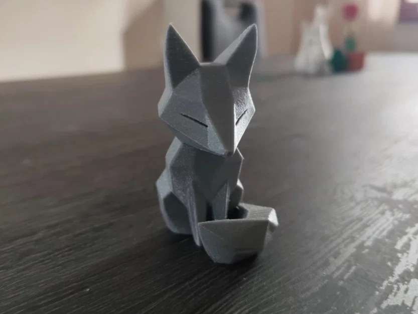 Mô hình chú cáo nhỏ phong cách Low Poly trang trí bàn làm việc - Image 1