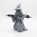 Mô hình Gandalf giữ bút trang trí bàn làm việc cho fan LOTR - Thumbnail 1