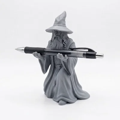 Mô hình Gandalf giữ bút trang trí bàn làm việc cho fan LOTR