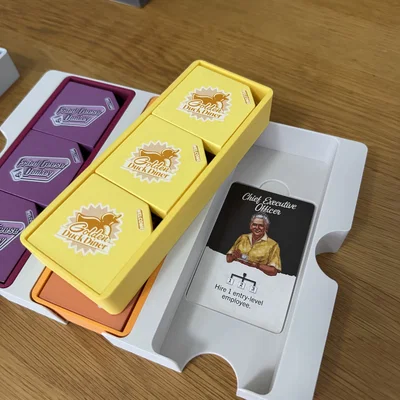 Khay chứa linh kiện người chơi kèm ngăn ẩn CEO