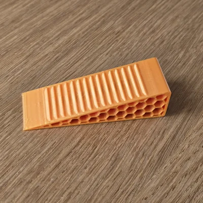 Cục chặn cửa hiện đại, vượt thời gian v2 họa tiết Honeycomb