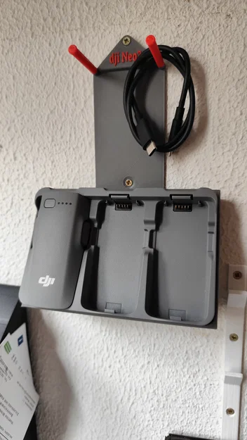 Giá treo tường cho DJI Neo 2 và trạm sạc pin 3 trong 1 - Image 1