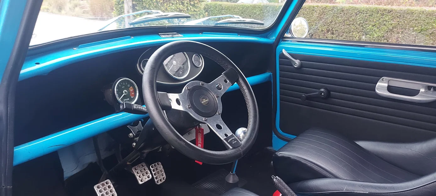 Miếng gạt xi-nhan cho vô lăng Mountney trên xe Classic Mini - Image 2