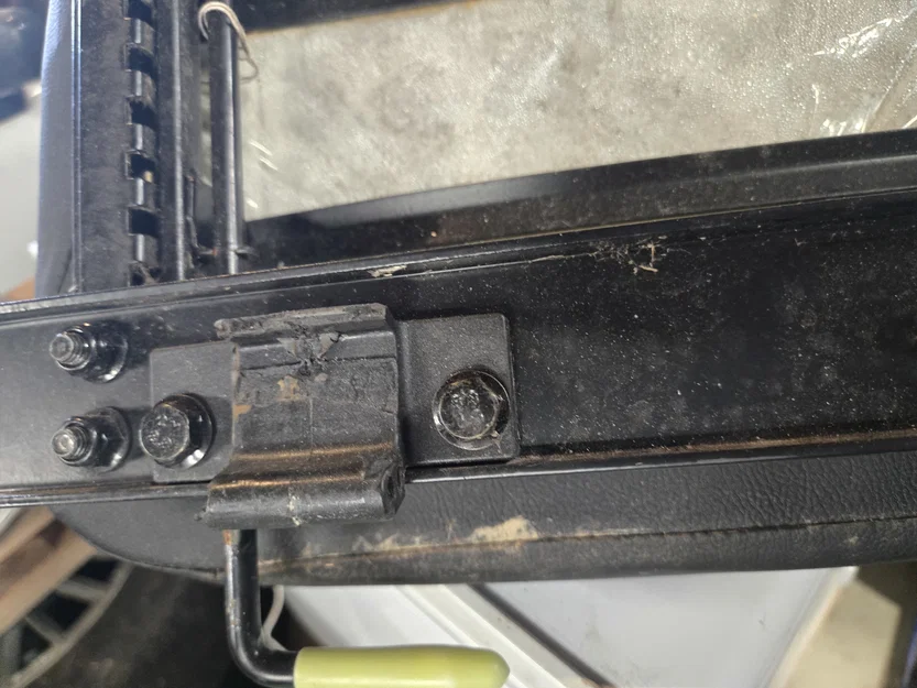 Giá đỡ yên tương thích cho máy cắt cỏ Ryobi T42Li 80V - Image 5