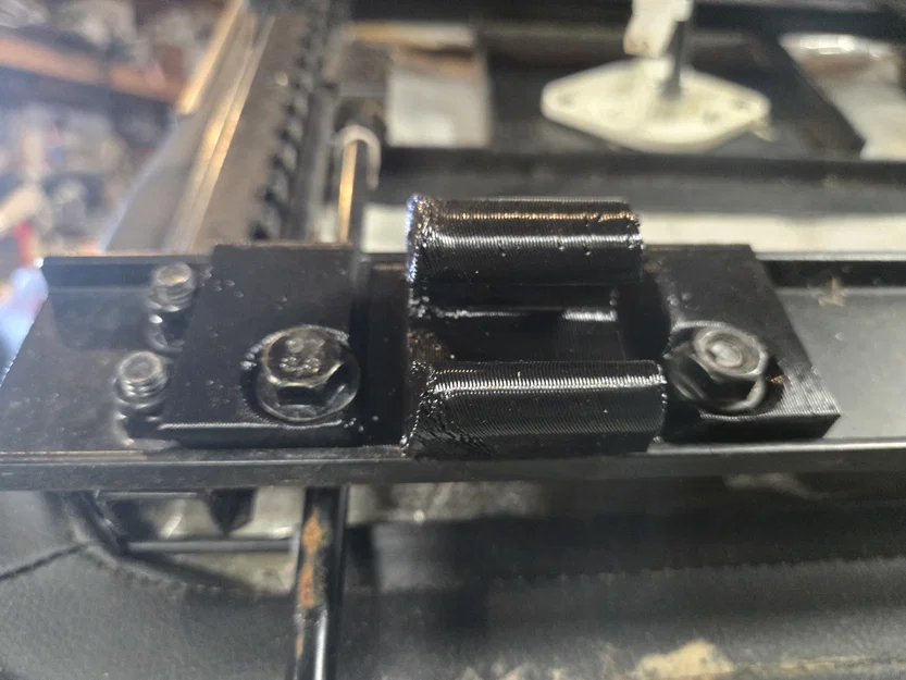 Giá đỡ yên tương thích cho máy cắt cỏ Ryobi T42Li 80V - Image 9