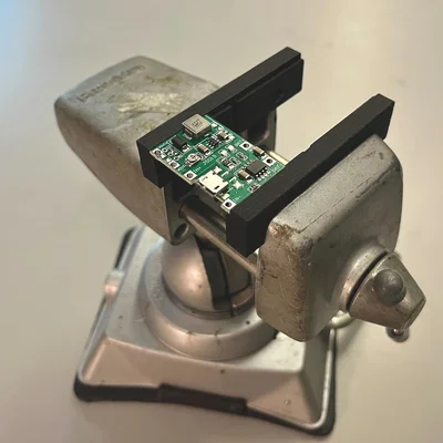 Ngàm kẹp PanaVise có rãnh giữ bảng mạch PCB (Tự in 3D)