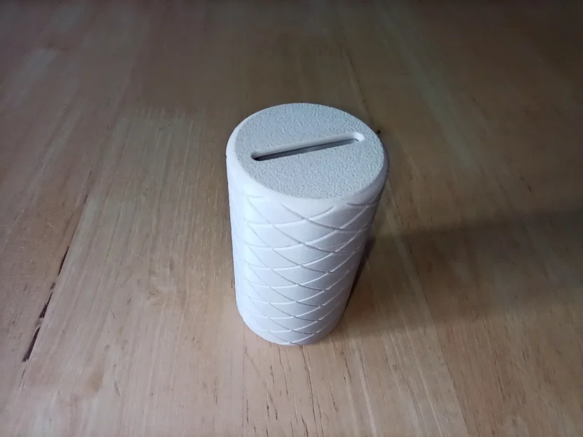 Ống heo tiết kiệm 3D (Pokladnička) nhỏ gọn, nắp vặn ren tiện lợi - Image 1