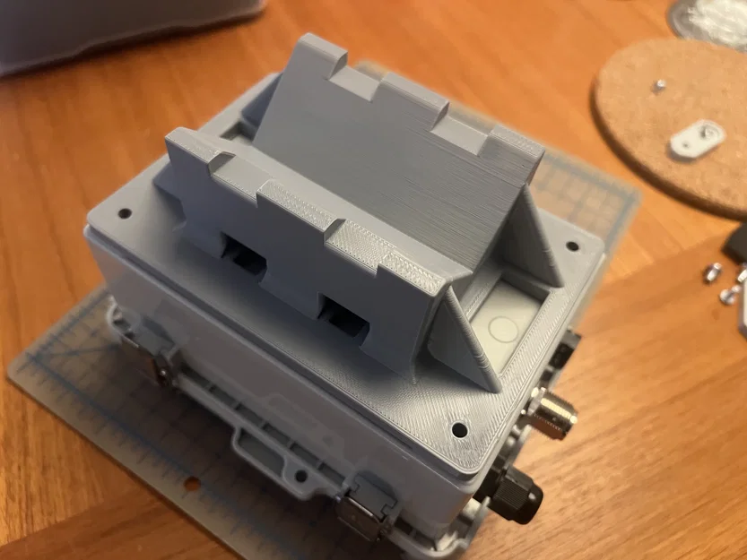 Ngàm gắn cột cho hộp IP67 / Node Meshtastic - Khoảng cách lỗ 135x85 - Image 1