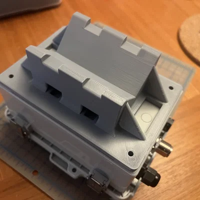 Ngàm gắn cột cho hộp IP67 / Node Meshtastic - Khoảng cách lỗ 135x85