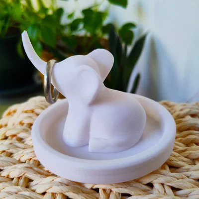 Mô hình chú voi giữ nhẫn