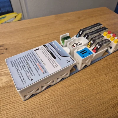 Khay đựng game Bomb Busters gọn gàng, hỗ trợ để đứng