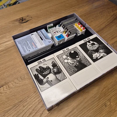 Khay đựng game Bomb Busters gọn gàng, hỗ trợ để đứng