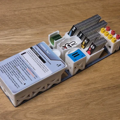 Khay đựng game Bomb Busters gọn gàng, hỗ trợ để đứng