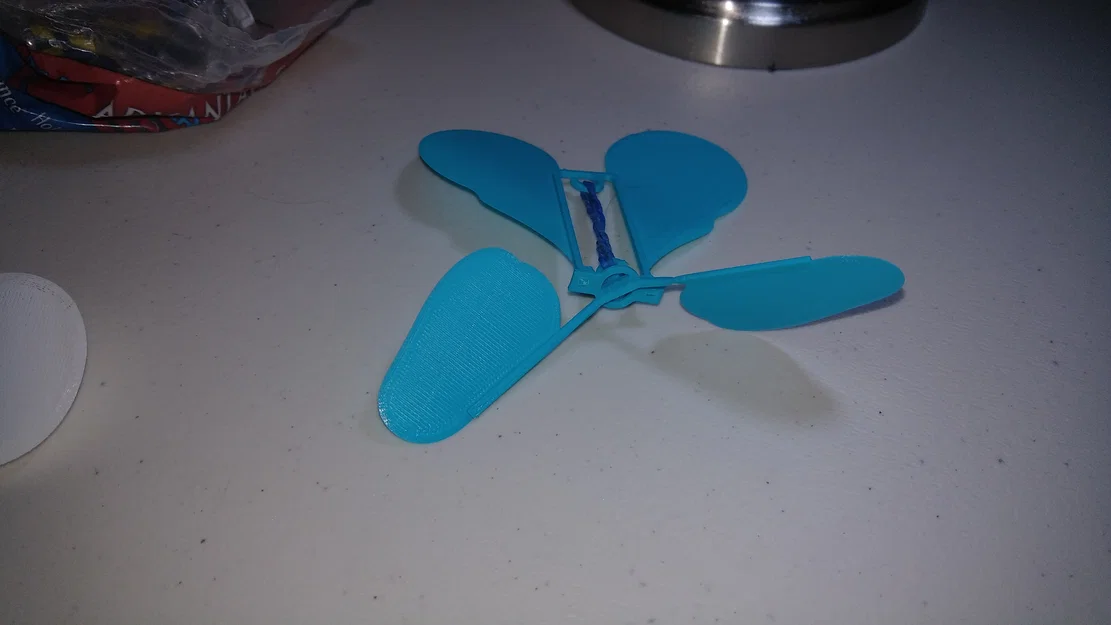 Đồ chơi bướm bay bất ngờ chạy bằng dây thun - Image 3