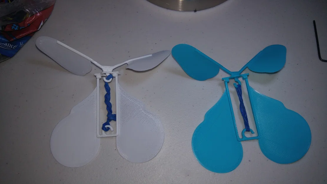 Đồ chơi bướm bay bất ngờ chạy bằng dây thun - Image 4