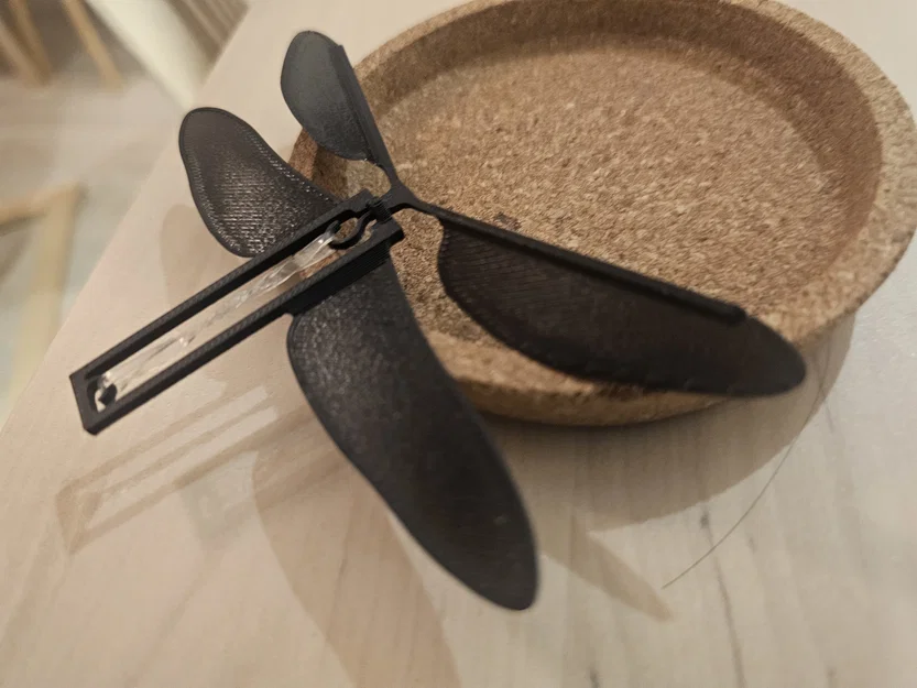 Chú Chuồn Chuồn Biết Bay! - Image 1