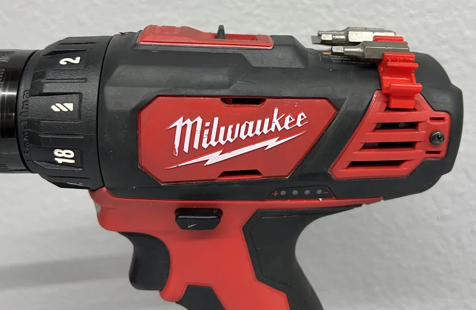Giá gắn mũi khoan Milwaukee M12 - Image 1